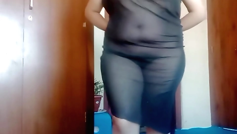 Amateur big ass brunette amateur chick showing off her body