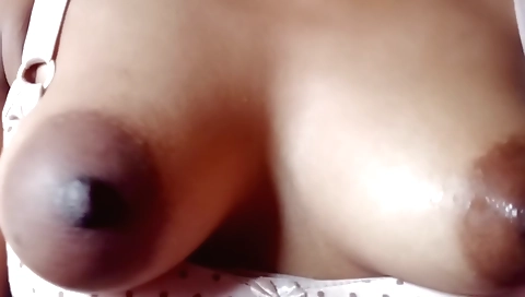 Sexy chick makes a sexy solo video of herself on webcam