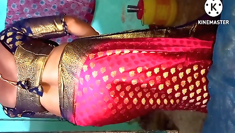 Indian bhabhi ki sari shows off her pussy in a solo film