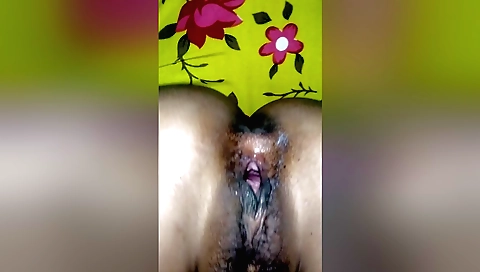 Indian babe gets her hairy pussy penetrated in a video
