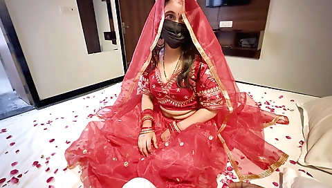 Indian brunette babe gets her ass fucked in a village