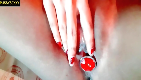 Amateur woman enjoys anal play in her webcam video