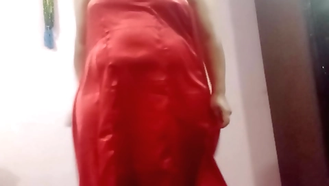 Sexy chick in red lingerie jerking off in the webcams