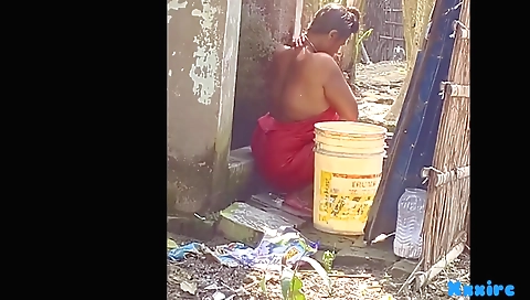 Indian beauty shows off her big boobs in a solo vid