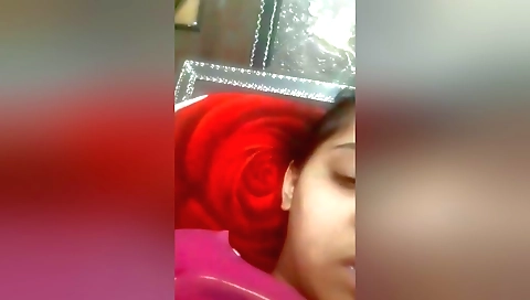 Amateur Indian hot brunette in the bathroom solo in the bathroom