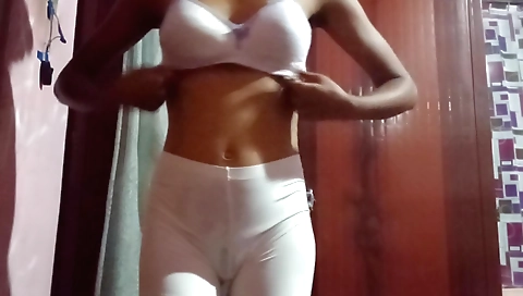 Indian video showing a sexy girl getting fucked on webcam