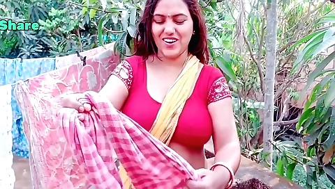 Indian solo female video in the wild with a wet body