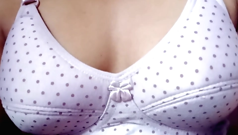 Indian woman shows her amazing body and pleasure in solo