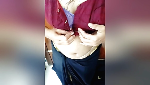 Solo female in a sexy dress and sexy dress on webcam
