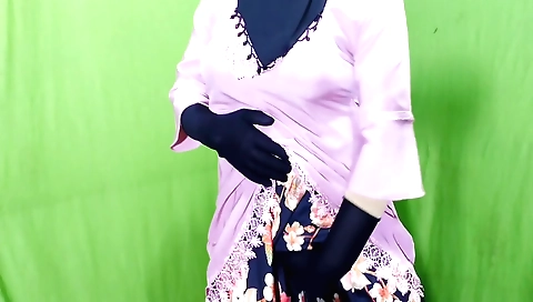 Hindu Indian woman has a huge and juicy belly fucking