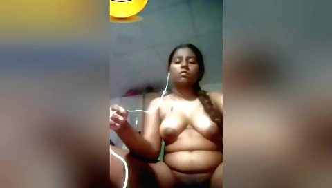 Busty brunette shows her hairy pussy in homemade vid