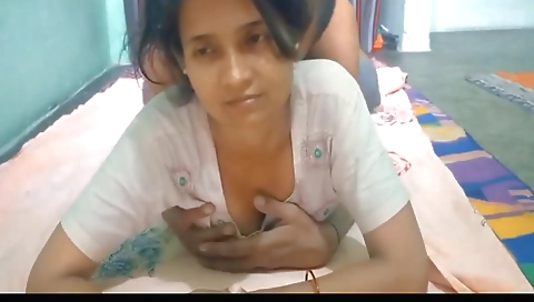 Indian girl gives hot blowjob at home and rides a dick