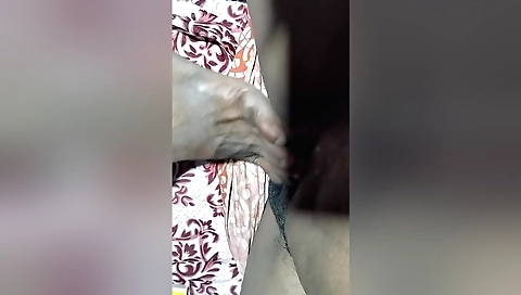 Indian girl has hairy feet in her foot fetish clip