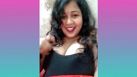Solo indian milf gets her pussy touched by her pussy