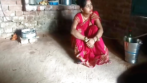 Indian babe shows off her nice body and cute face in hindi