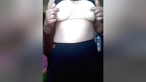 Hot amateur babe masturbating and enjoying herself