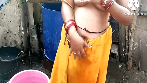 Indian woman shows her body on a cool outdoor stage