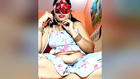 Bhabhi shows off her body and pussy in an amateur vid