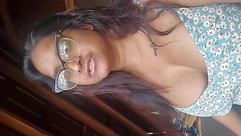 Slutty brunette chick makes daily nude updates in hd video