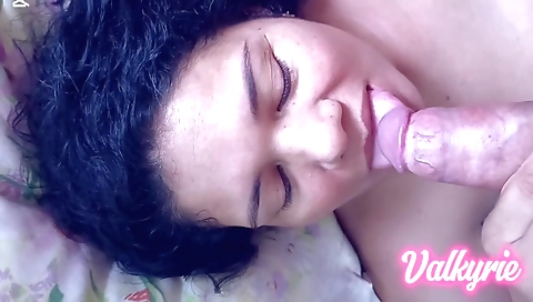 Amateur brunette milf with thick body lying on her back sucking