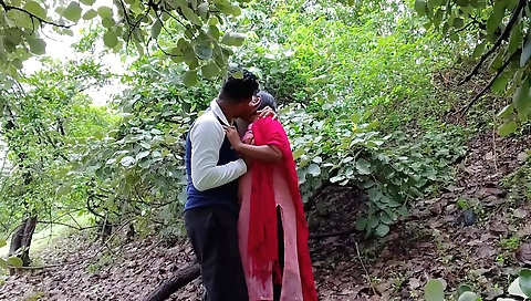 Indian brunette gets fucked outdoors on the jungle path