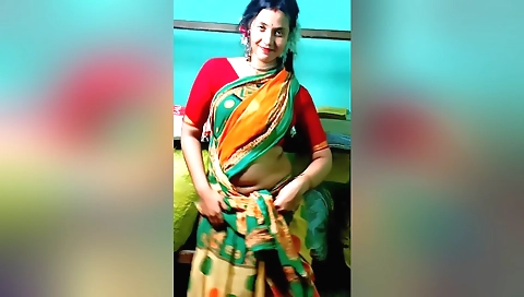 Yoga teacher shows how she masturbates on a yoga mat