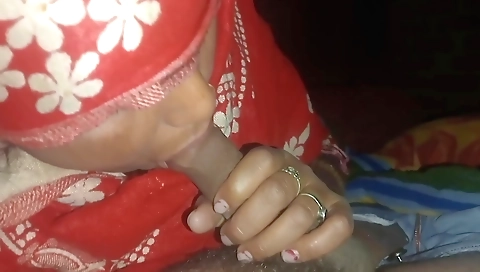 Indian porn video shows a sexy milf with a hot face