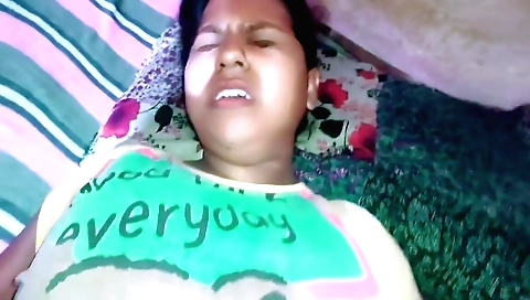 Indian slut gets fucked by a large penis in her mouth