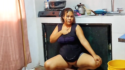Amateur brunette with a sexy booty and a juicy ass