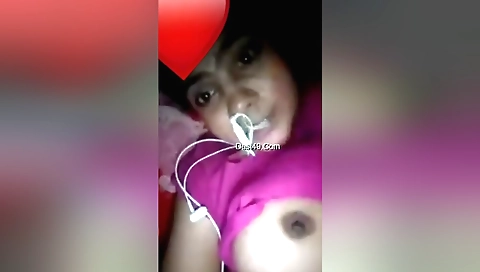 I show my big boobs to the webcam camera on my solo vid