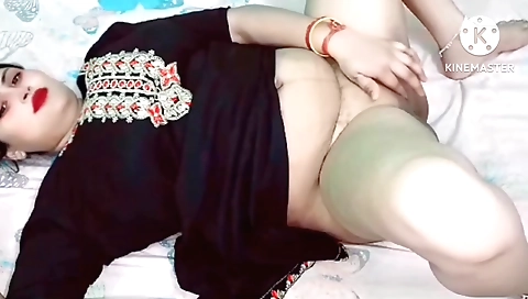 Amateur brunette giving a handjob to her boyfriend