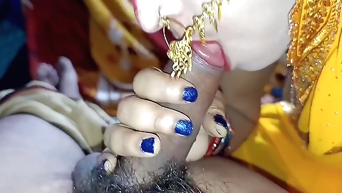 Indian babe with a hot butt is getting pissing in a shower