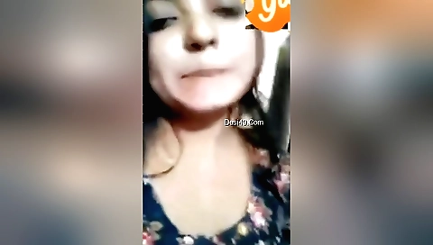 Indian brunette babe shows her tits and pussy while making a video
