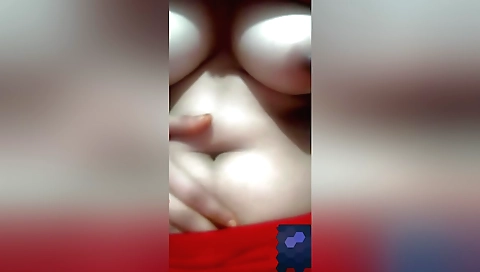 Amateurs solo female video with big tits and a nice smile