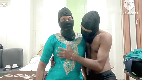 Indian massage boy has a good session with his lover