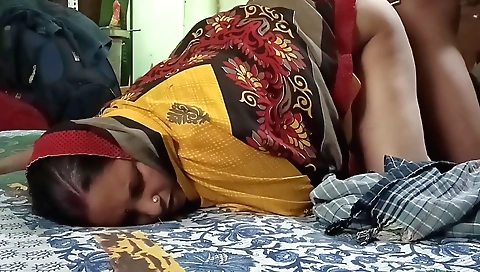 Indian hottie fucks in a big-assed amateur webcam vid