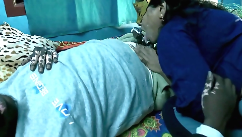 Indian girlfriend making an hd amateur video with a small instrument
