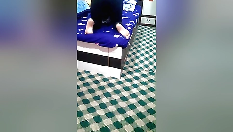 Amateur indian woman masturbates her ass on the bed