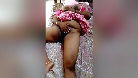 Sexy indian slut gets fucked on the bed and gets a blowjob