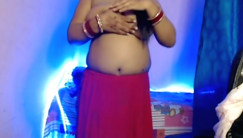 Indian brunette fucks herself with her hands and pussy
