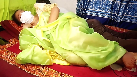 Indian brunette copulates with a stepson in amateur sex video