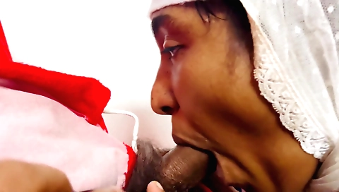 Indian brunette gets her mouth sucked and gaped wide