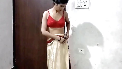 Indian solo video of a girl getting naked and playing with dildo