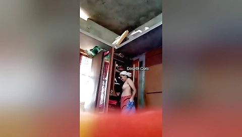Bhabhi naked in front of hidden cam and giving a blowjob