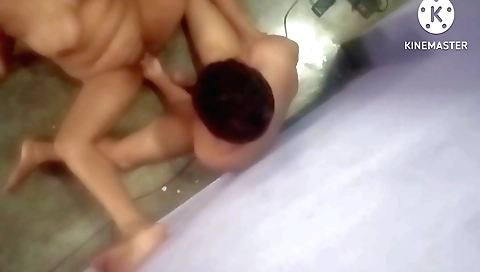 Indian girl seduces a guy in this amateur sex video