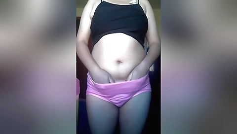 Amateur brunette babe gets fucked by her big boobs