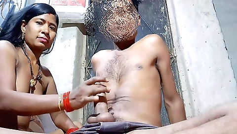 Hairy indian brunette gets fucked from behind in amateur vid