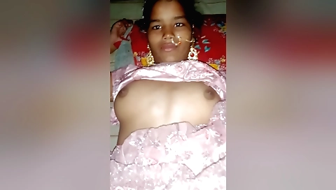 Indian brunette sex with her boyfriend in amateur clip