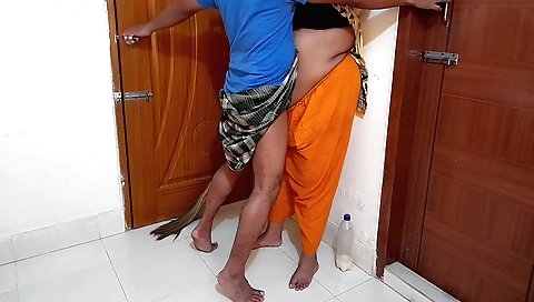 Indian bhabhi is getting fucked by a guy in the kitchen