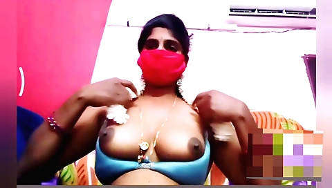Indian beauty with big ass takes a phone call with friend